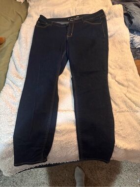 Old Navy Women's Black Straight-Leg Jeans